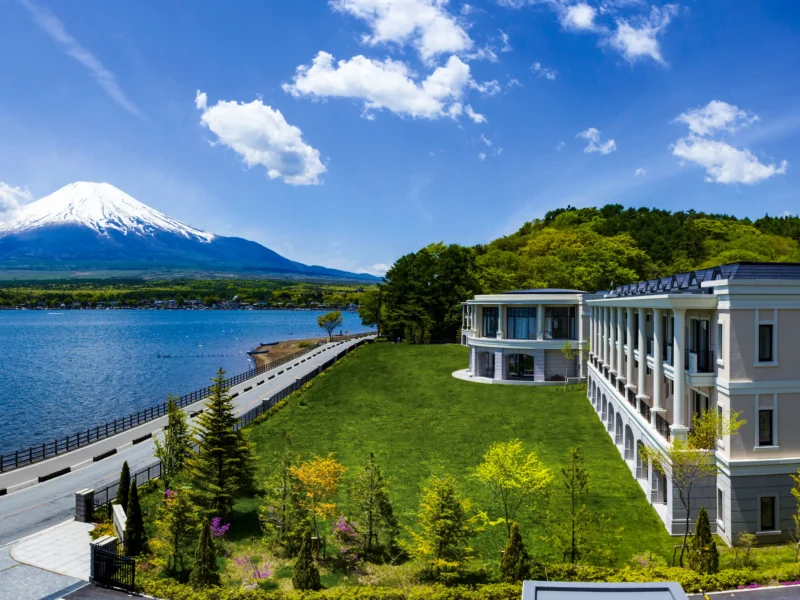 端正で華麗なリゾート建築