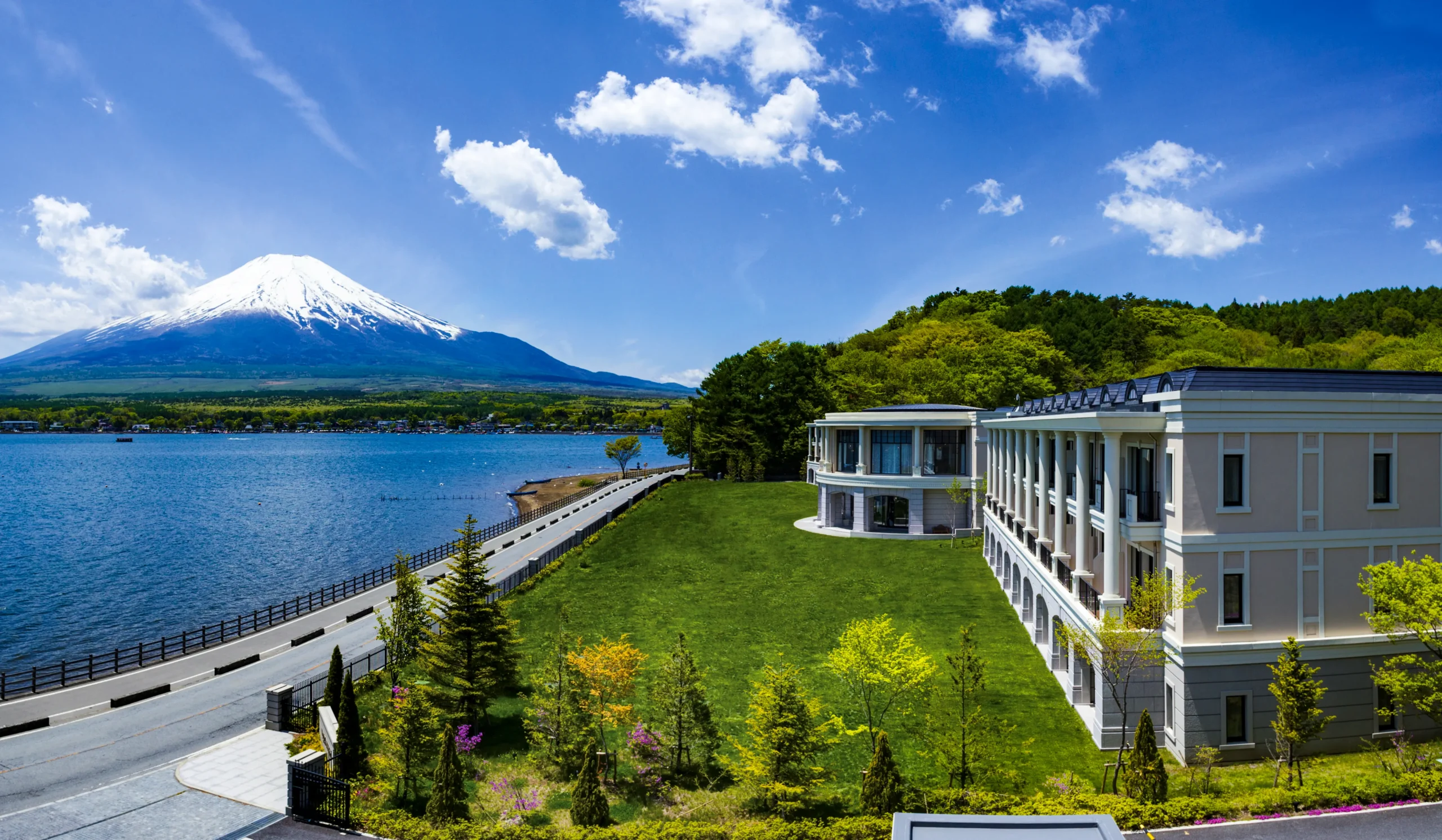 山中湖畔サロン外観
